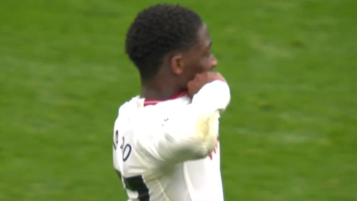 Kobbie Mainoo, Man Utd, mistake, screengrab