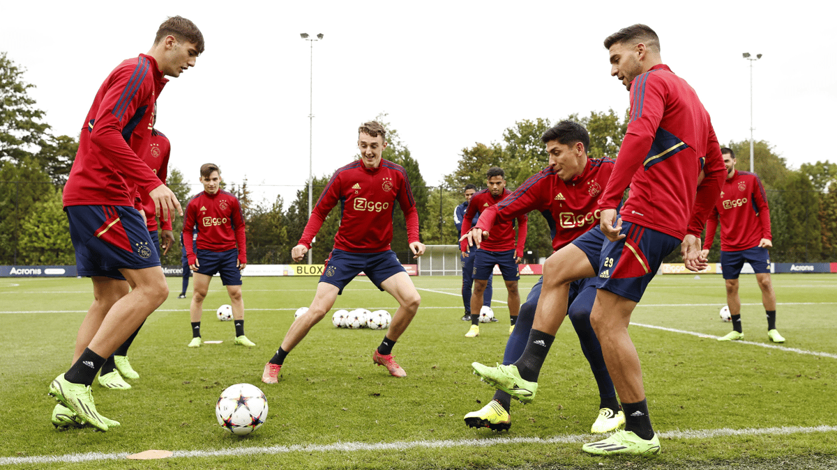 Lorenzo Lucca, Francisco Conceicao, Youri Baas, Owen Wijndal, Edson Alvarez, Ajax, Lisandro Magallan of Ajax