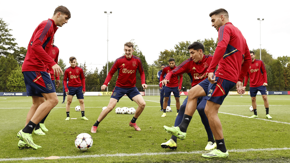 Lorenzo Lucca, Francisco Conceicao, Youri Baas, Owen Wijndal, Edson Alvarez, Ajax, Lisandro Magallan of Ajax