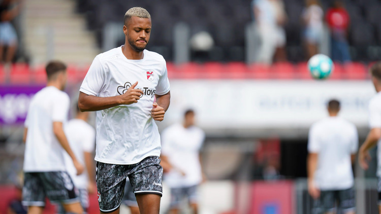 Richairo Zivkovic speelt dit seizoen in het tenue van FC Emmen.
