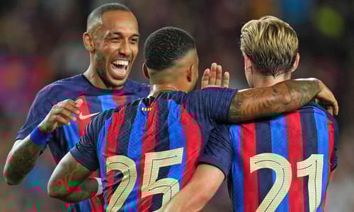 Aubameyang, Memphis and De Jong in action for Barcelona.