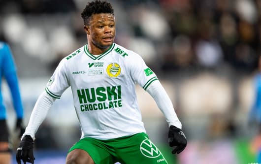 Akinkunmi Amoo playing for Hammarby