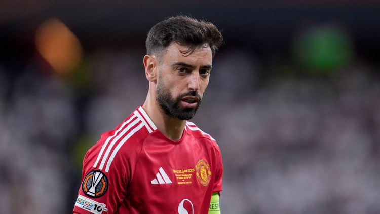 Bruno Fernandes als aanvoerder van Manchester United in de Europa League.