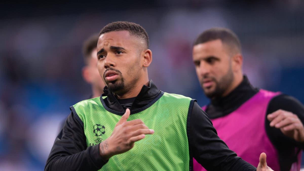 Gabriel Jesus warming up for Champions League action with Manchester City