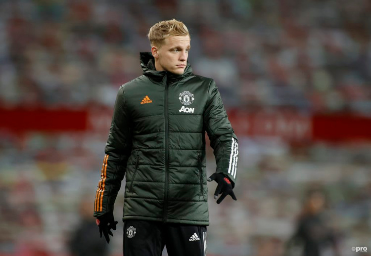 Van de Beek told to ‘stay and fight’ at Man Utd amid Roma interest