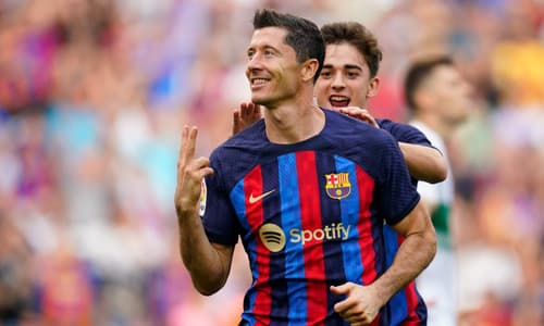 Robert Lewandowski scores for Barcelona v Elche, 2022-23
