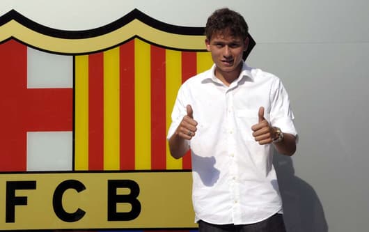 Keirrison signs for Barcelona