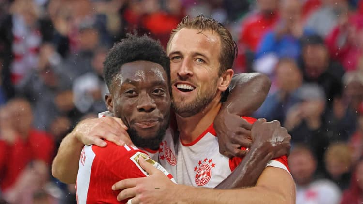 Davies alongside new Bayern team-mate Harry Kane