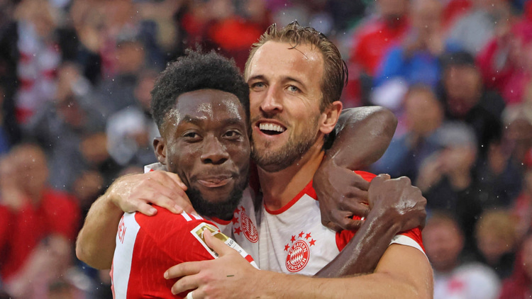 Davies alongside new Bayern team-mate Harry Kane