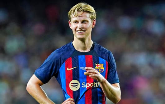 Frenkie de Jong in action for Barcelona.