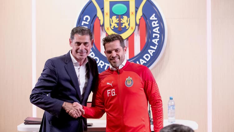 Dennis te Kloese is in beeld als mogelijke opvolger van Fernando Hierro, hier op de foto met trainer Fernando Gago.