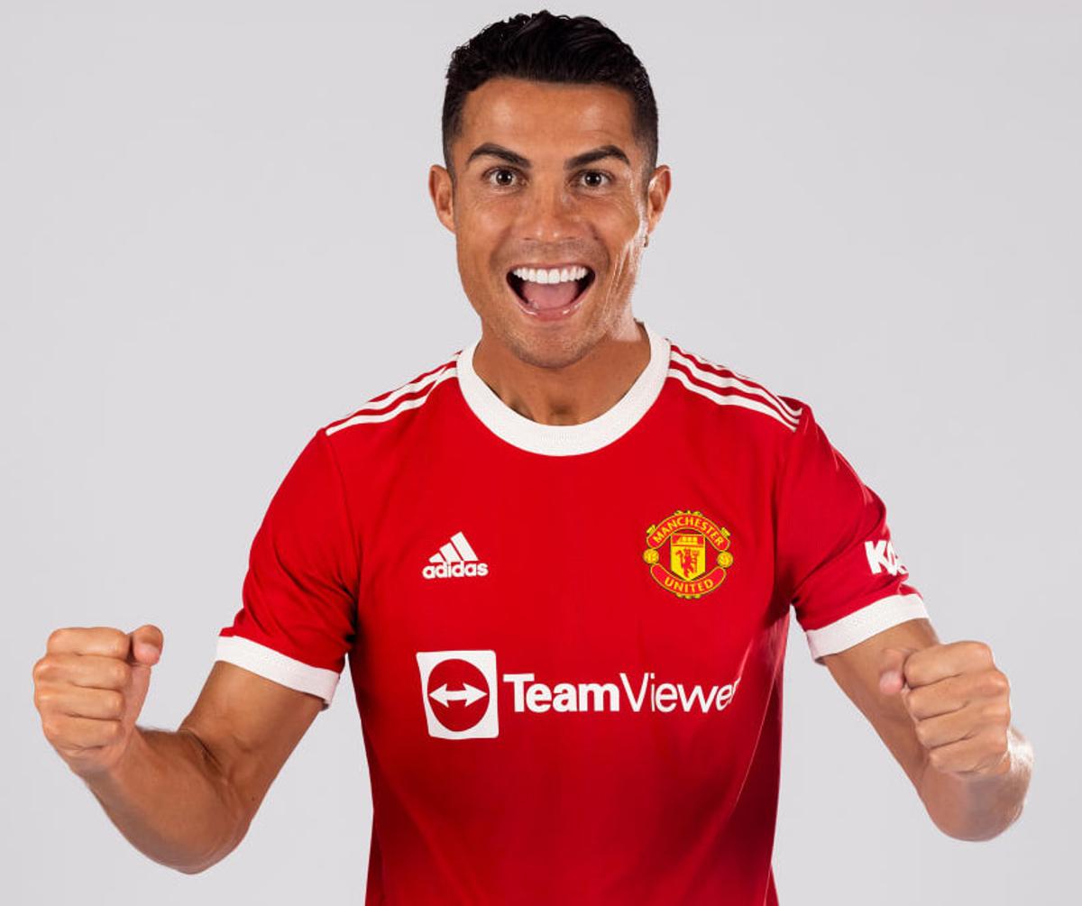 Cristiano Ronaldo poses in the Manchester United home kit for the 2021/22 season