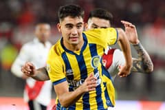 Facundo Buonanotte playing for Rosario.