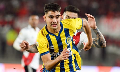 Facundo Buonanotte playing for Rosario.