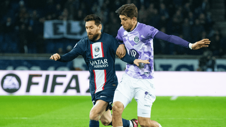 Stijn Spierings in duel met Lionel Messi.