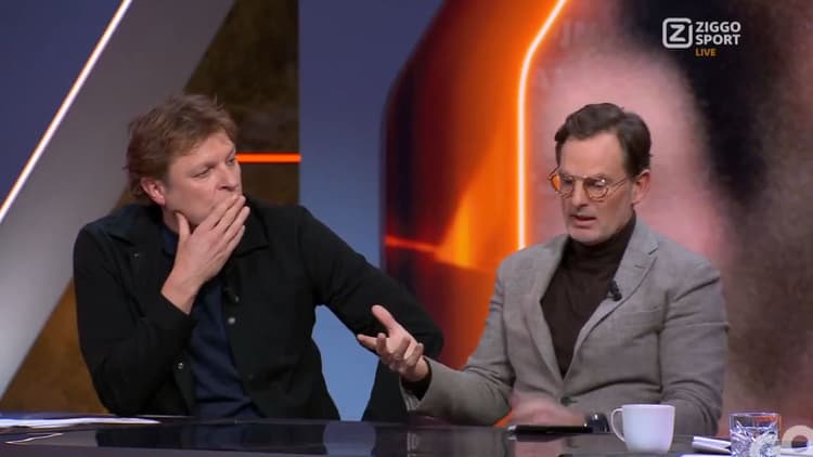 Youri Mulder en Ronald de Boer zien dat Brian Priske te maken heeft met een flinke erfenis van Arne Slot bij Feyenoord.