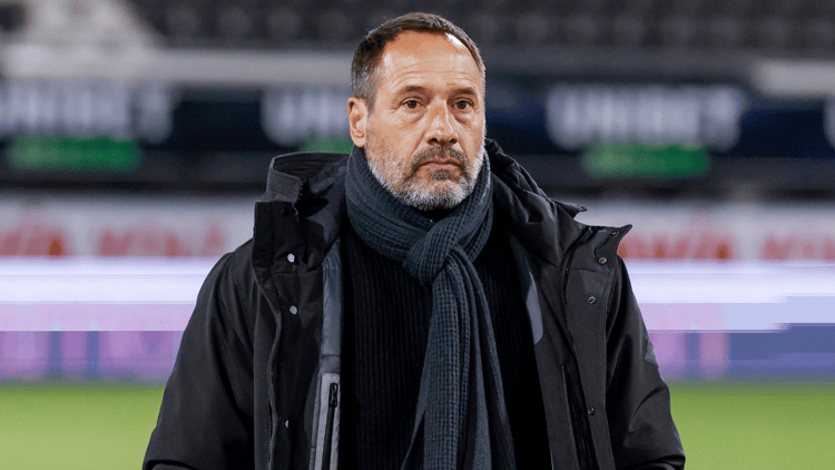 John van 't Schip heeft Ajax tot het einde van het seizoen onder zijn hoede.