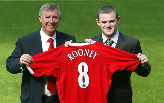 Wayne Rooney signs for Man Utd