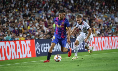 Pedri playing for Barcelona against Bayern Munich in the Champions League