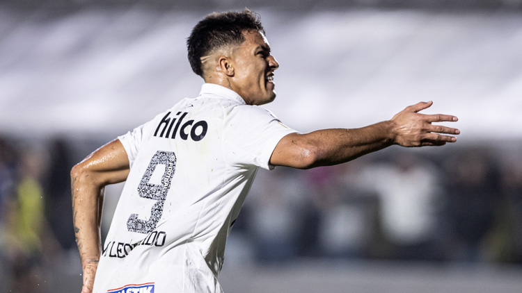 Marcos Leonardo in actie voor Santos.