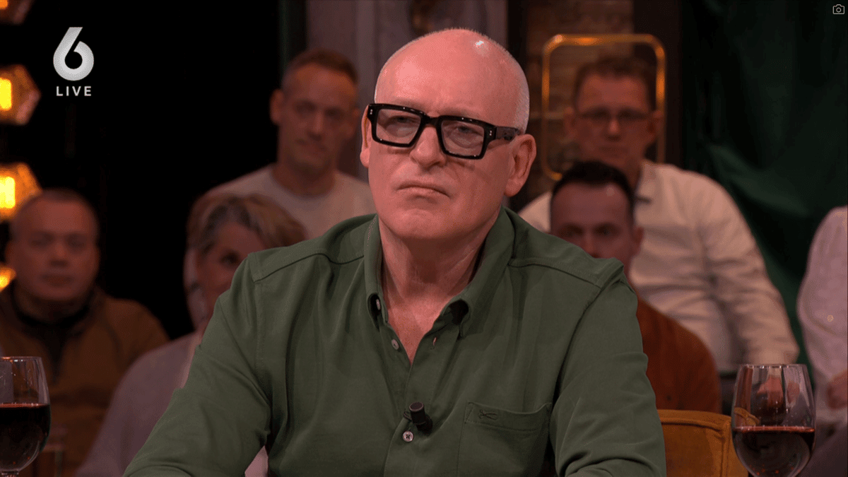 Van der Gijp steunt weggehoonde Ajacied: 'Hij was vier klassen beter dan Sutalo'