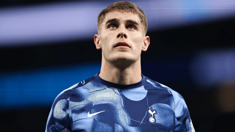 Micky van de Ven, Tottenham