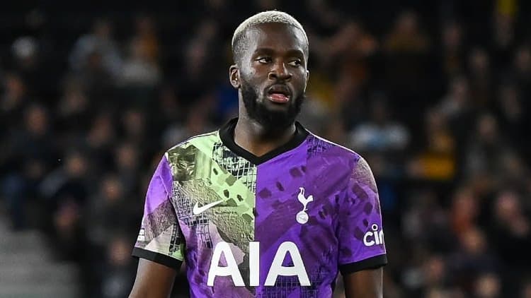 Tanguy Ndombélé in het shirt van Tottenham Hotspur.