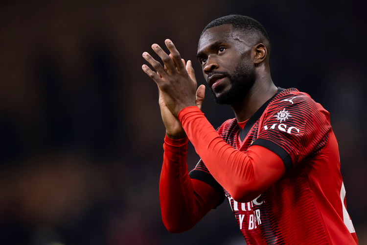 Fikayo Tomori in het shirt van AC Milan