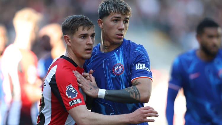 Yarmoliuk battles Enzo Fernandez of Chelsea