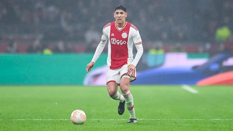 Edson Álvarez is de volgende die bij Ajax gaat vertrekken.
