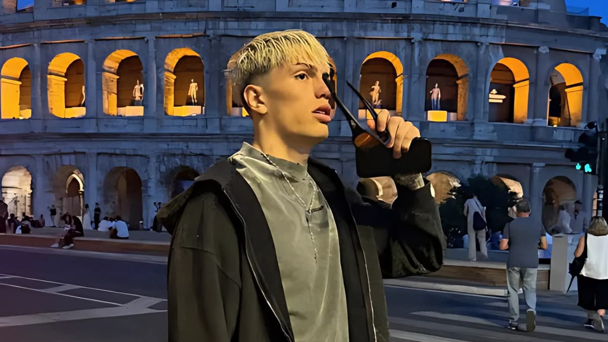 Alejandro Garnacho holidays in Rome