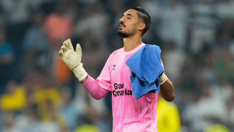 Álvaro Valles had afgelopen seizoen met negentien clean sheets een groot aandeel in de promotie van Las Palmas.