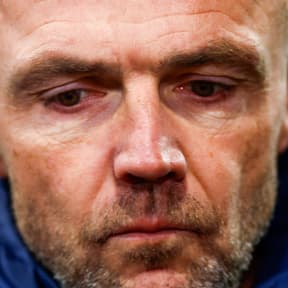 Alfred Schreuder na vertrek bij Ajax opnieuw vroegtijdig ontslagen