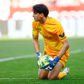 Manchester United could sign Bono from Sevilla to compete with De Gea