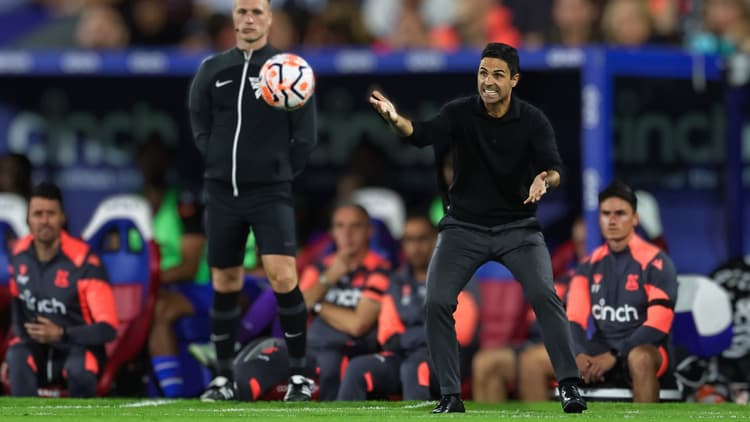 Mikel Arteta would like to see Dennis Bergkamp back at Arsenal