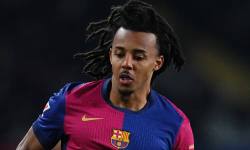 Jules Kounde in Barcelona's home kit