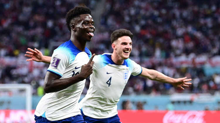 Bukayo Saka was de grote man bij Engeland met twee treffers.