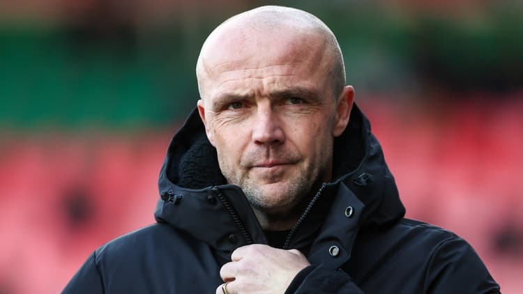 Na een half jaar scheiden de wegen van Ajax en Alfred Schreuder reeds.