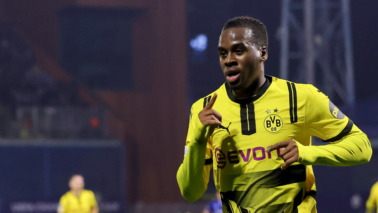 Borussia Dortmund's Jamie Gittens