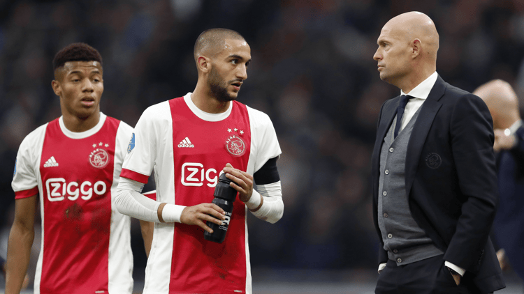 Marcel Keizer (rechts) gaat samenwerken met John Heitinga bij Ajax. 
