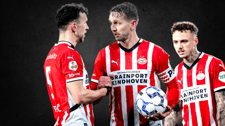 Ivan Perisic (links) in gesprek met Luuk de Jong. Rechts Noa Lang