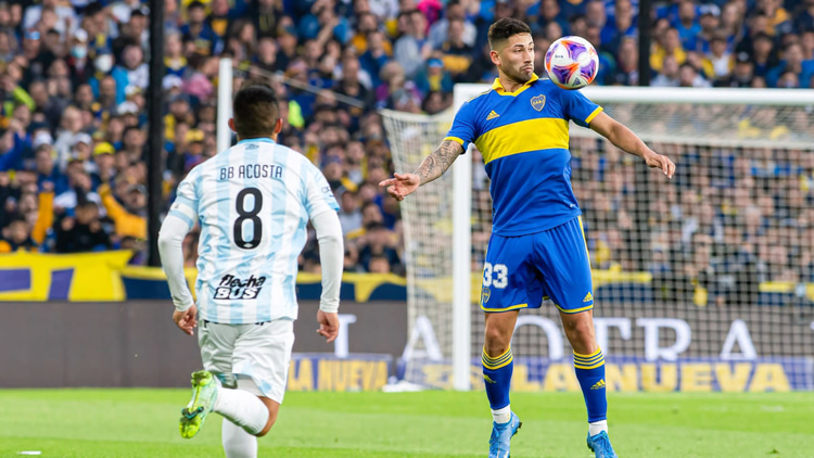 Alan Varela in actie voor Boca Juniors.