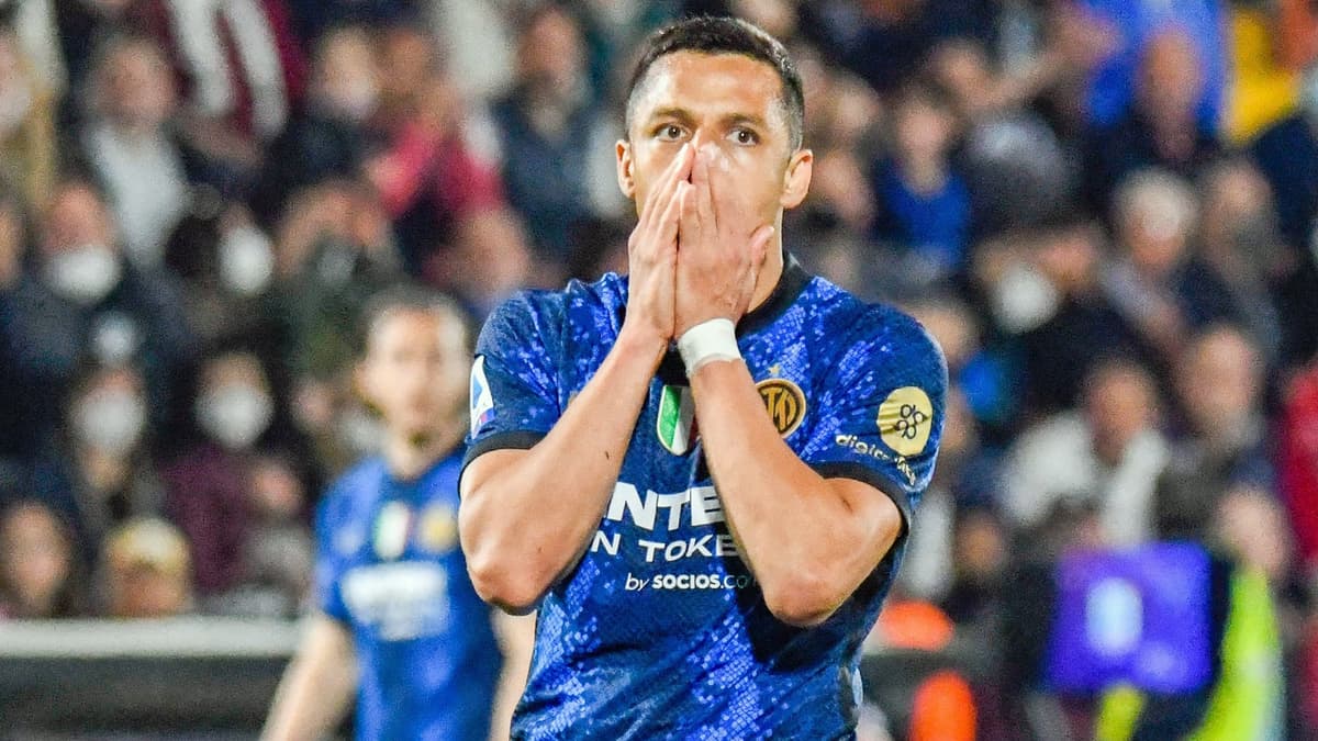 Alexis Sanchez in action for Inter Milan.