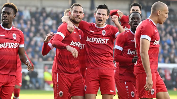 Vincent Janssen samen met Jurgen Ekkelenkamp in het shirt van Royal Antwerp.