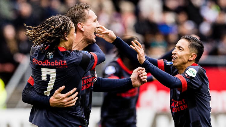 PSV lijkt door het gelijkspel tegen FC Utrecht voorlopig uit de titelrace.