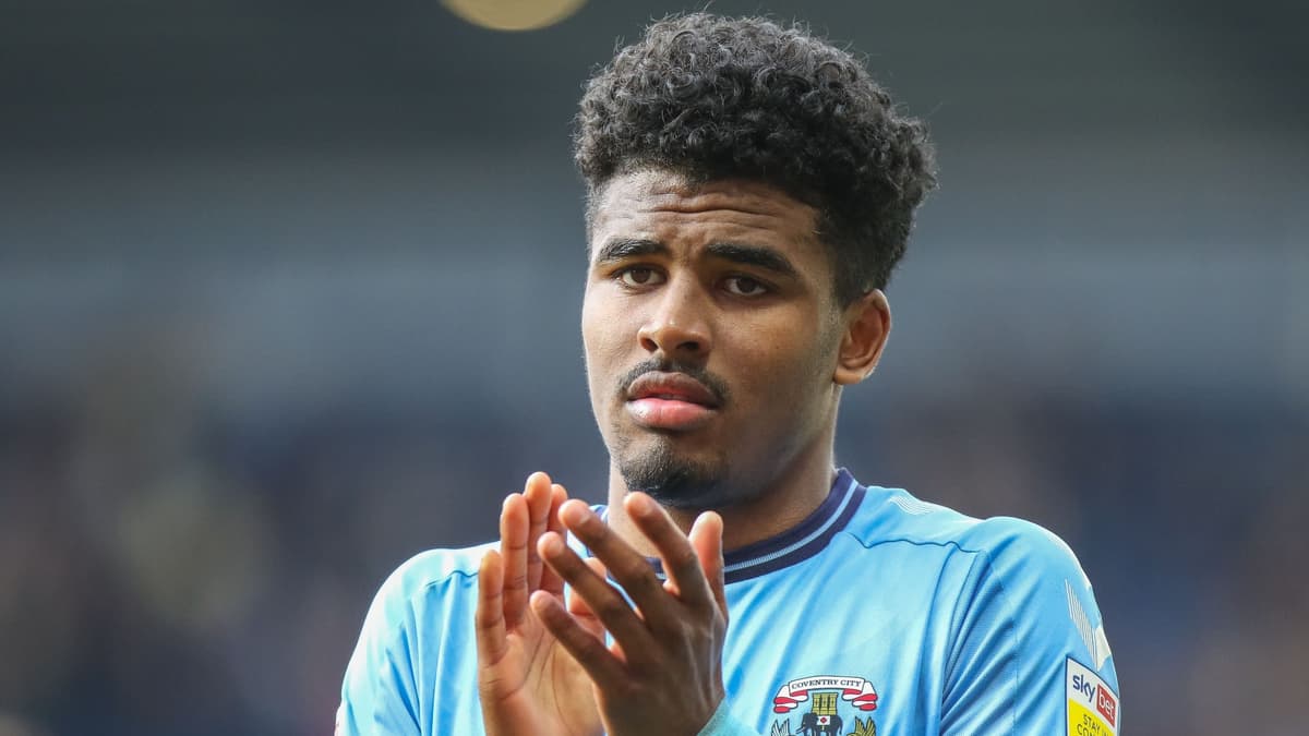 Ian Maatsen on loan at Coventry from Chelsea, 2021-22