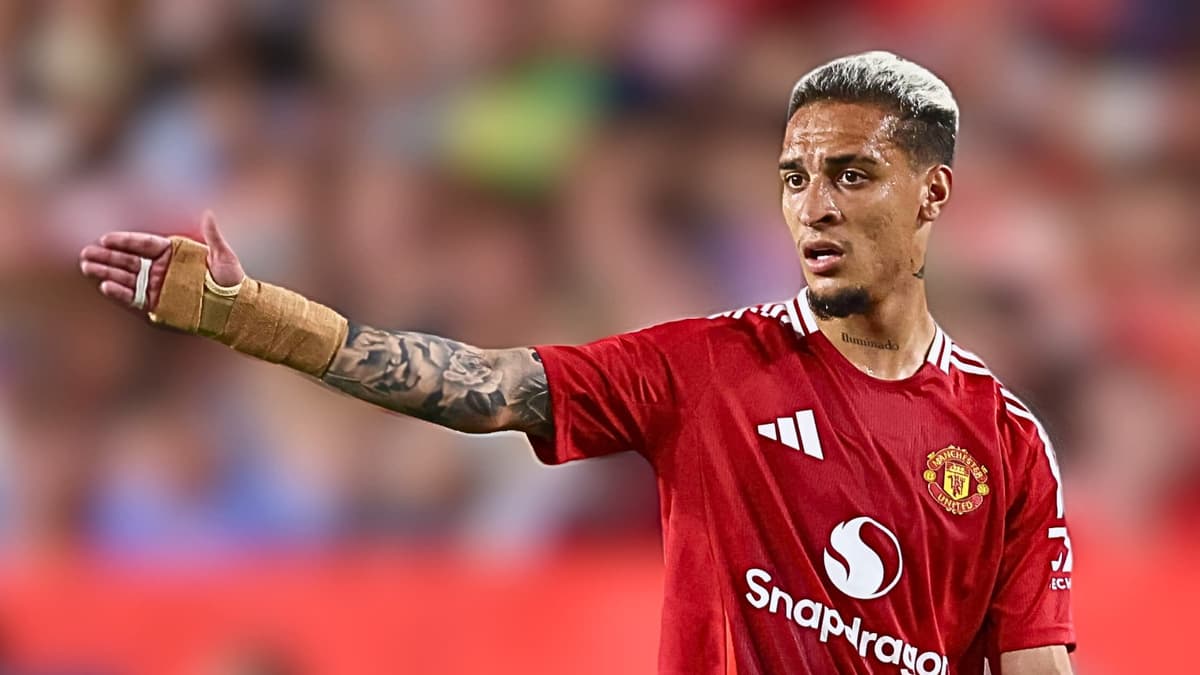 Antony, Man Utd, 2024/25, focussed