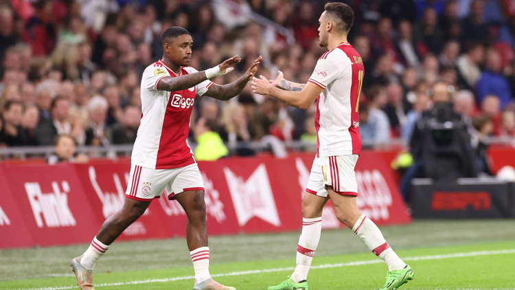 Steven Bergwijn was een van de doelpuntenmaker tegen Rangers (4-0). Edson Alvarez, Steven Berghuis en Mohammed Kudus maakten de andere treffers.