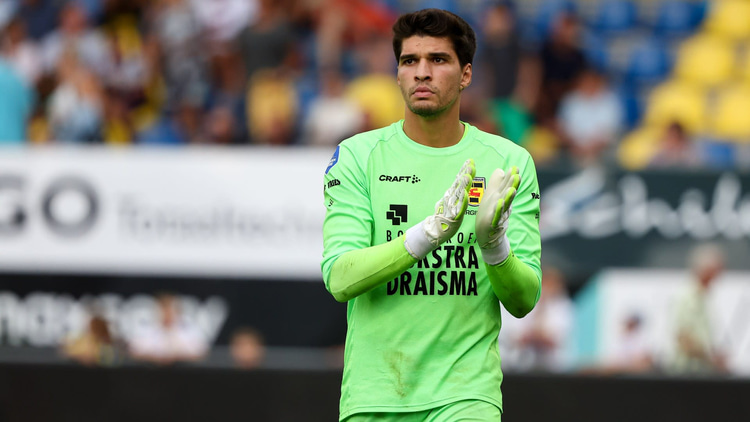 Als tiener doorliep João Virgínia de jeugdopleidingen van Benfica en Arsenal.