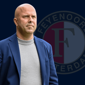 Slot: ‘Ik vraag me af of Feyenoord hem officieel een aanbieding heeft gedaan’